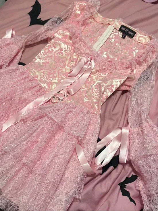 Pink lace princess dress - Picture 4 of 8